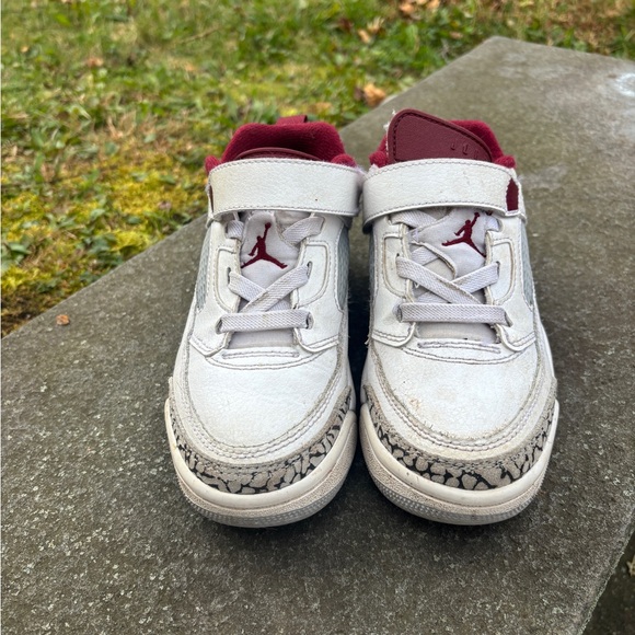 Kids Jordan Sneakers - Picture 3 of 5